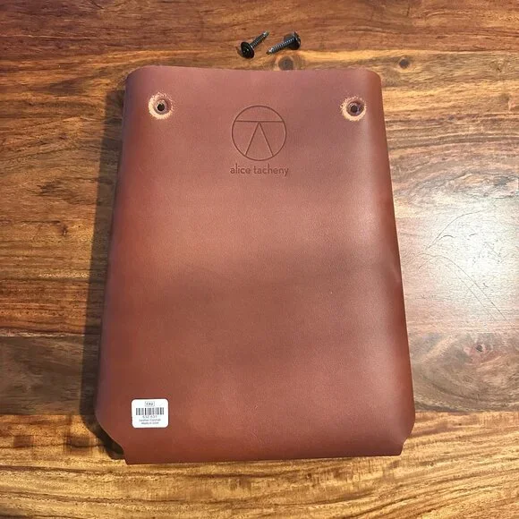 CB2: TASCHE Magazine + Mail Wall Pocket, Cognac Brown Leather